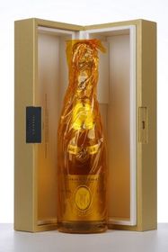 france-champagne-sparkling-wine-cristal-roederer-2015